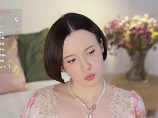 Freechat -FemaleEssence- on BongaCams