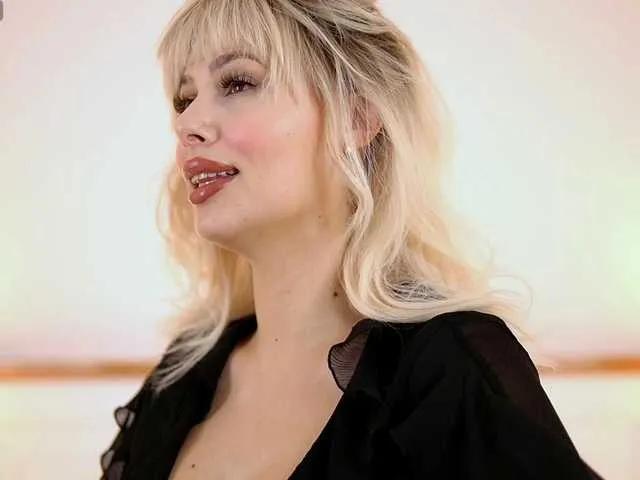 BongaCams AdelineKing is Freechat AdelineKing — The intensity of your touches on my fine skin make me trouble and get really horny, so dont be shy try ur best on me.