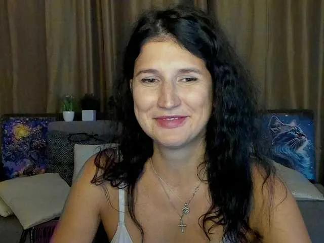 AliannaSoloKisses on BongaCams 