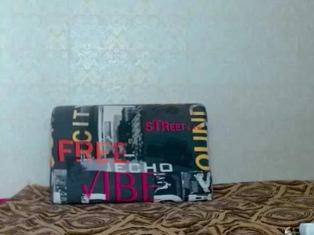 aliiicestone — Polite, cheerful people with a good sense of humor turn me on. (and my panties instantly get wet from the vibrations)