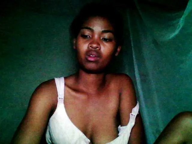 Allycha1 — hello bienvenue dands ma class roome boobs 20 tkens big ass30 GET NAKED 50