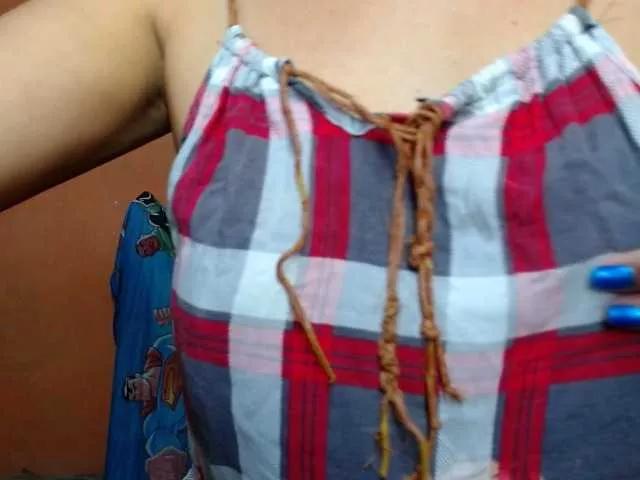 Offline annyluna on BongaCams