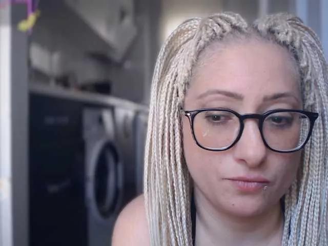 Offline Bisexyeliz35 on BongaCams