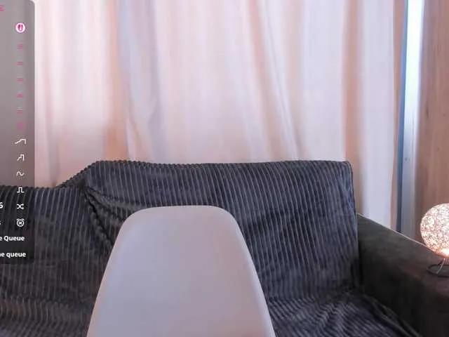 Offline BlushinBloom on BongaCams