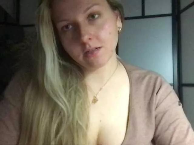 Offline BritneyBlond on BongaCams