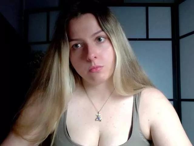 Offline BritneyBlond on BongaCams