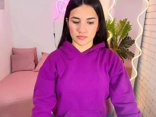 Offline Chiara-tay on BongaCams