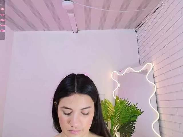 Offline Chiara-tay on BongaCams