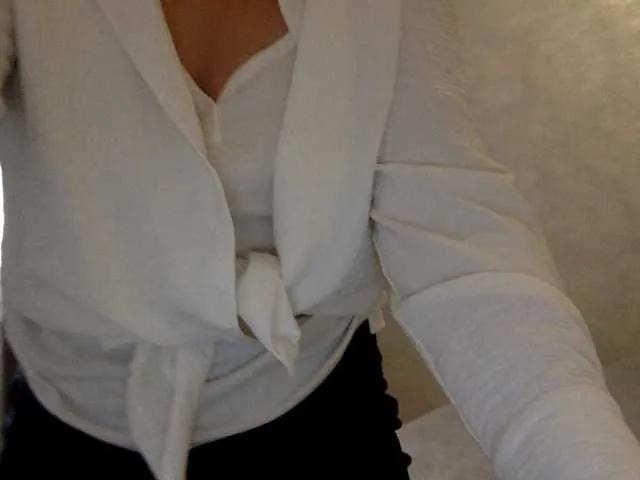 Freechat CozySandra on BongaCams