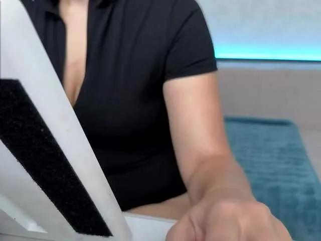 BongaCams Danielea is Freechat Danielea — Sincerity, pleasant words, smart and honest men (they can blow the roof off)