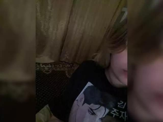 Offline Denichka14 on BongaCams