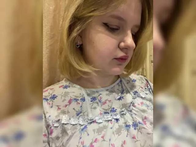 Offline Denichka14 on BongaCams