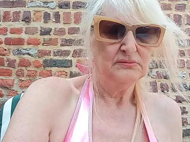 Offline Dominatrix-Helga on BongaCams