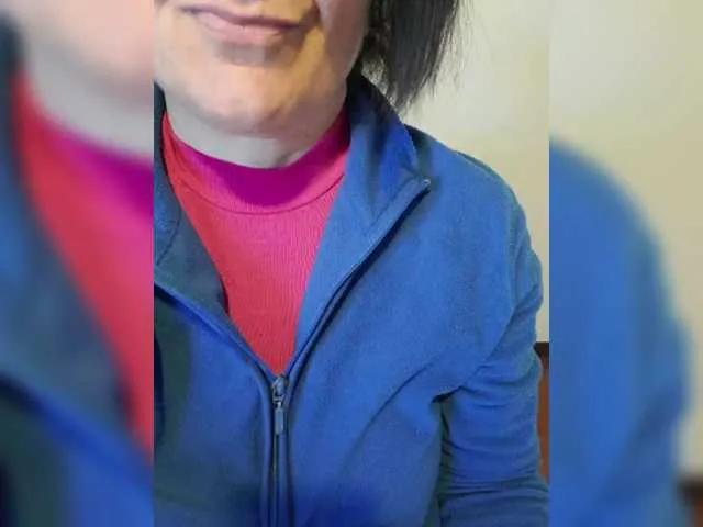 Offline ElitalianMilf on BongaCams