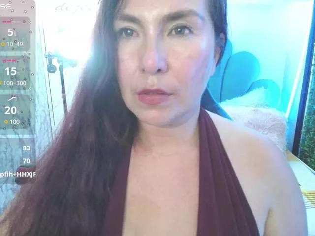 Offline Evelyn-mature19 on BongaCams