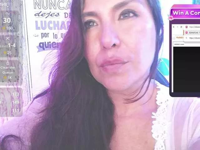 Offline Evelyn-mature19 on BongaCams