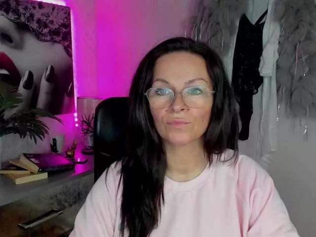 Offline HelenSHOW1 on BongaCams