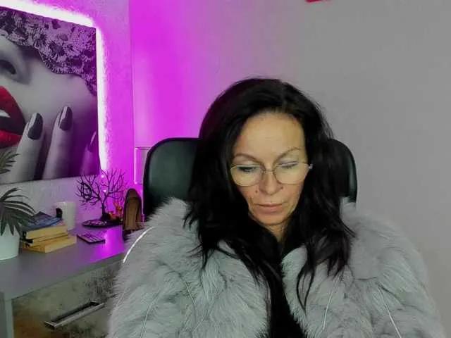 Offline HelenSHOW1 on BongaCams