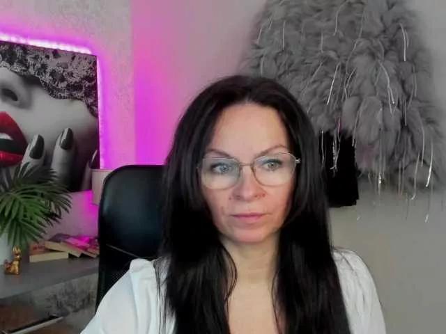 Offline HelenSHOW1 on BongaCams