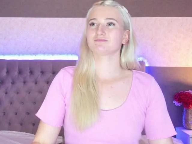 Offline HollyTaillor on BongaCams