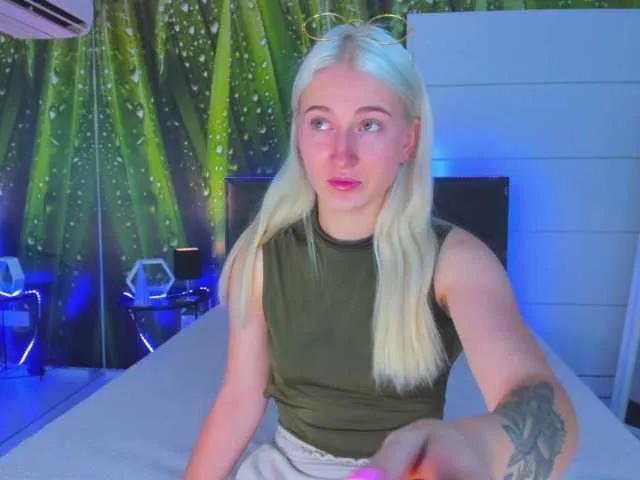 Offline HollyTaillor on BongaCams