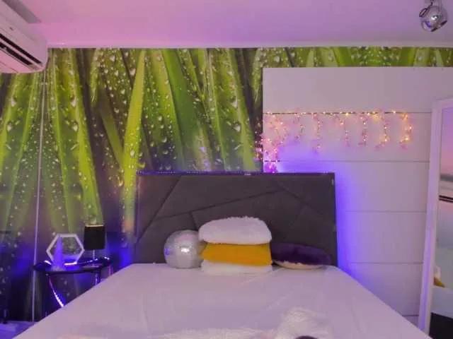 Offline HollyTaillor on BongaCams