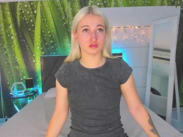 Offline HollyTaillor on BongaCams