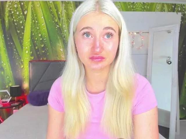 Offline HollyTaillor on BongaCams