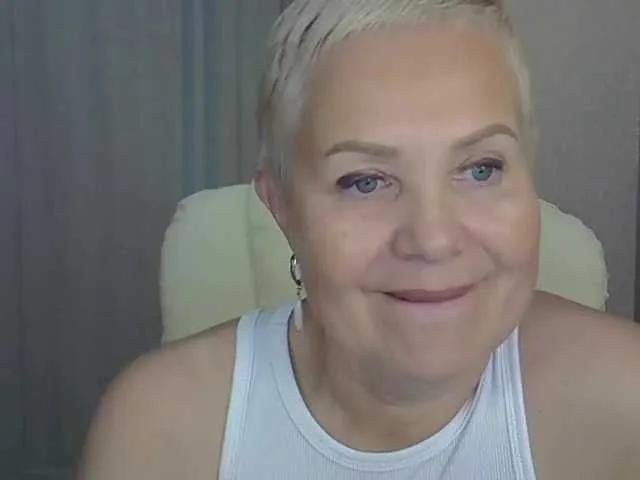 BongaCams IFannyLove is Freechat IFannyLove — Tenderness and caresses, soft male hands, hairy breasts