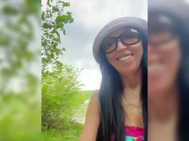 Offline Janochka666 on BongaCams