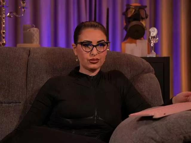 Offline KellyKent on BongaCams