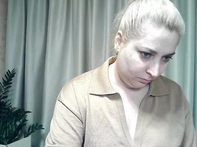 Offline KickaIricka on BongaCams