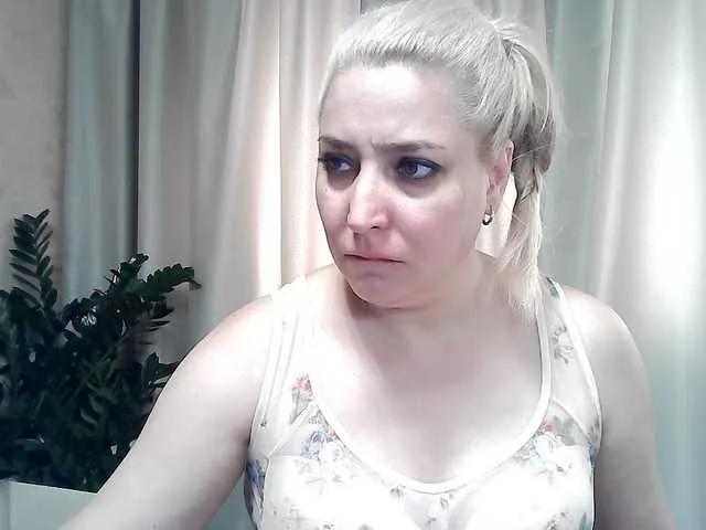 Offline KickaIricka on BongaCams