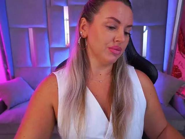 Offline KiraCandyS on BongaCams