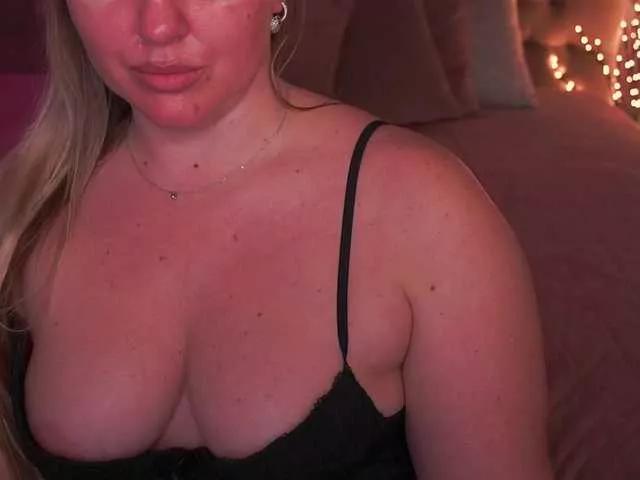 Offline KiraCandyS on BongaCams