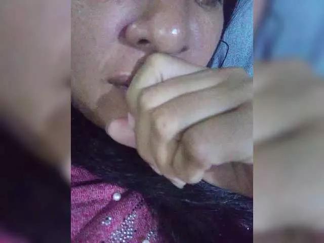 Offline Letty33 on BongaCams