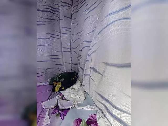 Offline Letty33 on BongaCams