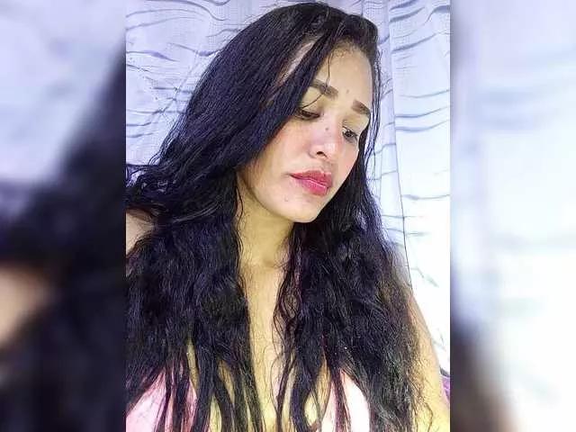 Offline Letty33 on BongaCams