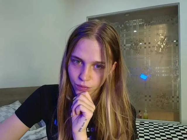 Offline Littlemolly1 on BongaCams