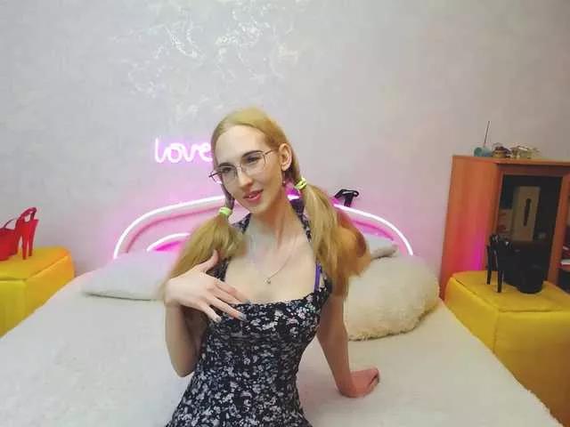 LizzieBrait on BongaCams 