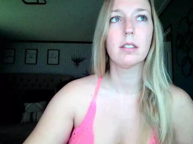 Offline lucyallen4201 on BongaCams