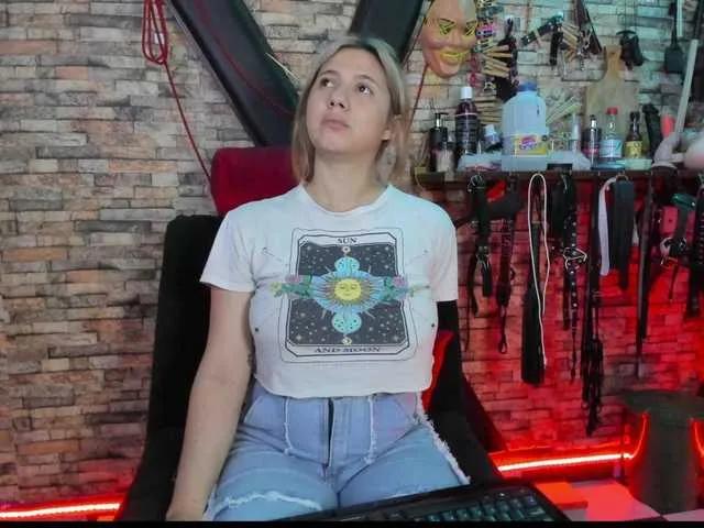 Offline lukis01-luna0 on BongaCams