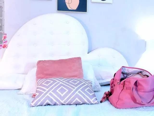 Offline mhia-paris on BongaCams