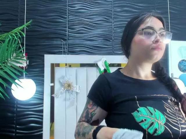 Offline Mia-AND-Lion on BongaCams