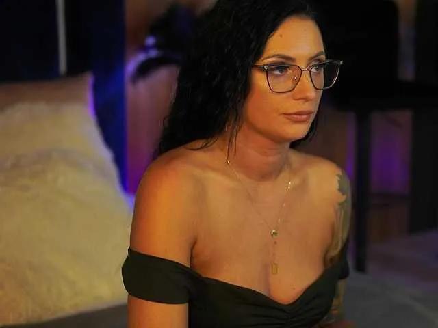 MistyWooods —  I get turned on by good vibes, cheeky compliments, and a little teasing. The more fun you have with me, the hotter I get.