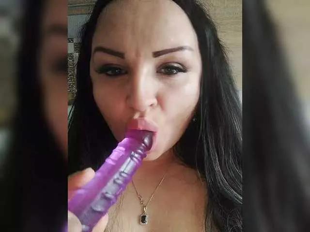 Offline Monica- on BongaCams