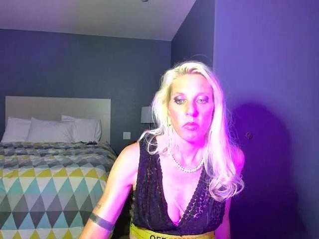 Offline mylfGlama on BongaCams