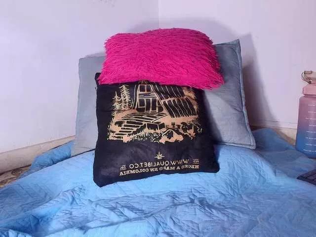 Offline naomi-k on BongaCams