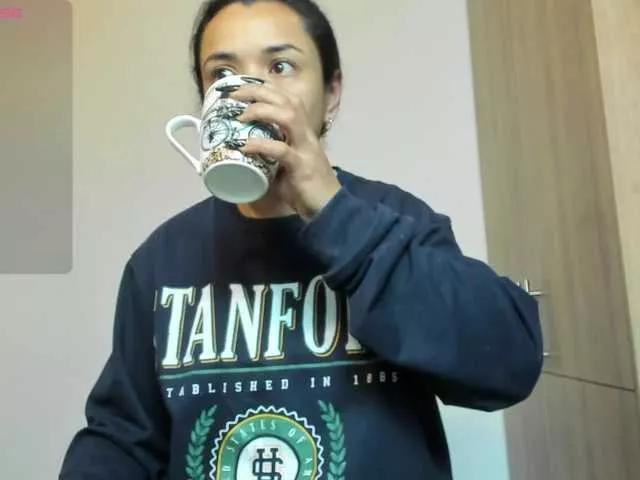 Offline Naomii18 on BongaCams