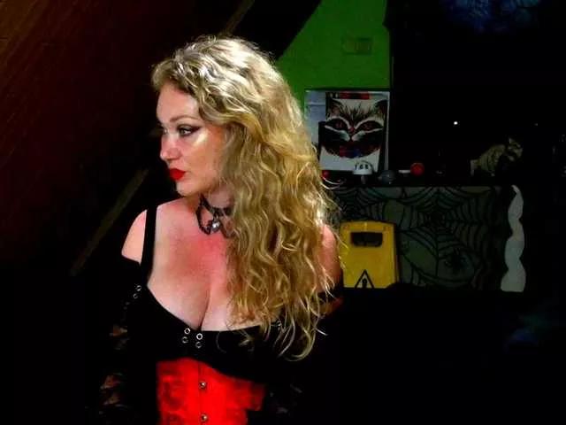 Offline NaughtyNatli on BongaCams